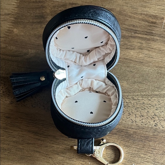 Itzy Ritzy Pacifier Pouch - Picture 2 of 3